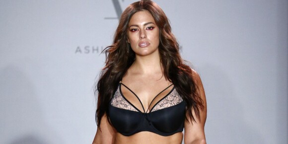 «Plus size»-supermodellen (28) hylles for sine former: - Et forbilde for mange